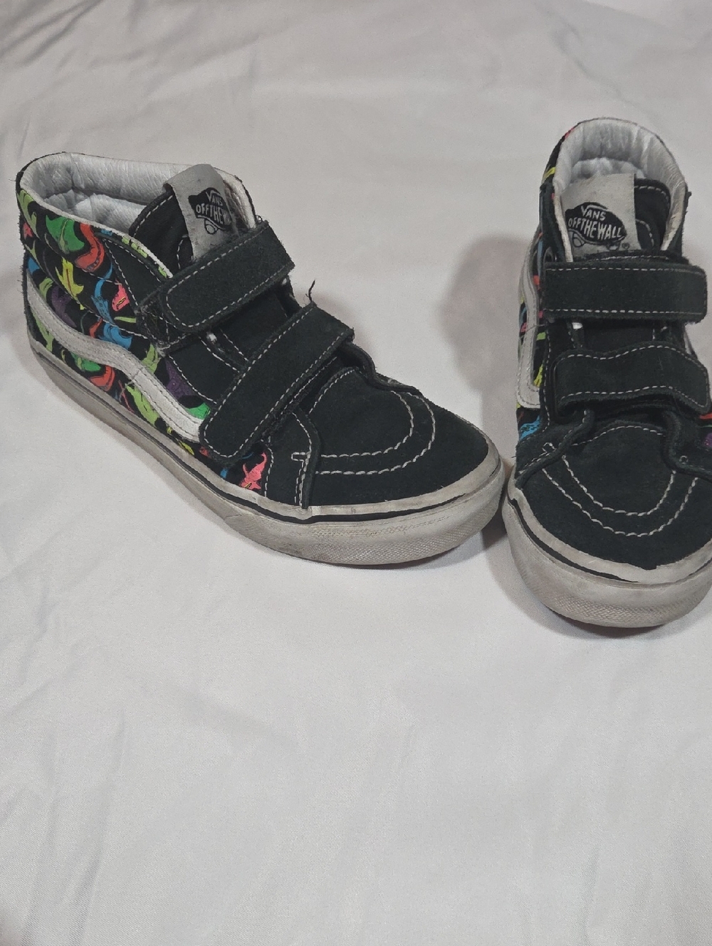 Vans Sk8-Mid Sneakers glow-in-the-dark sharks Size 2.5 Kids